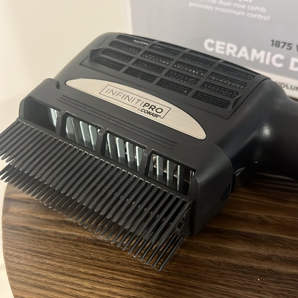 Conair
1875 watt textured 3-in-1 ceramic dryer and styler, Hair Dryer - Picture 2 of 4